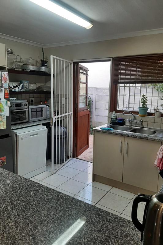 To Let 4 Bedroom Property for Rent in Strand Western Cape